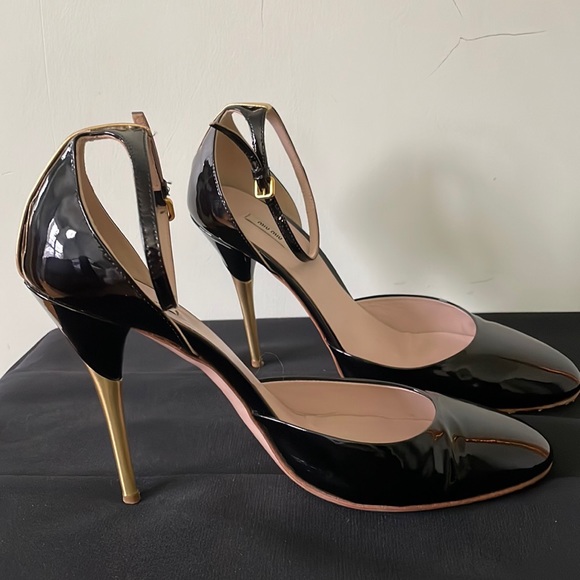 🎉HOST PICK 🎉  🇮🇹 Miu Miu Black Patent Leather Stilettos With Gold Heel, Size 38 - Picture 2 of 15